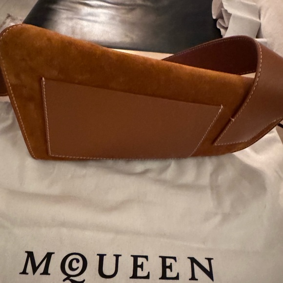 Alexander MQueen T-Bar Sling Bag in Tan suede - Picture 7 of 15